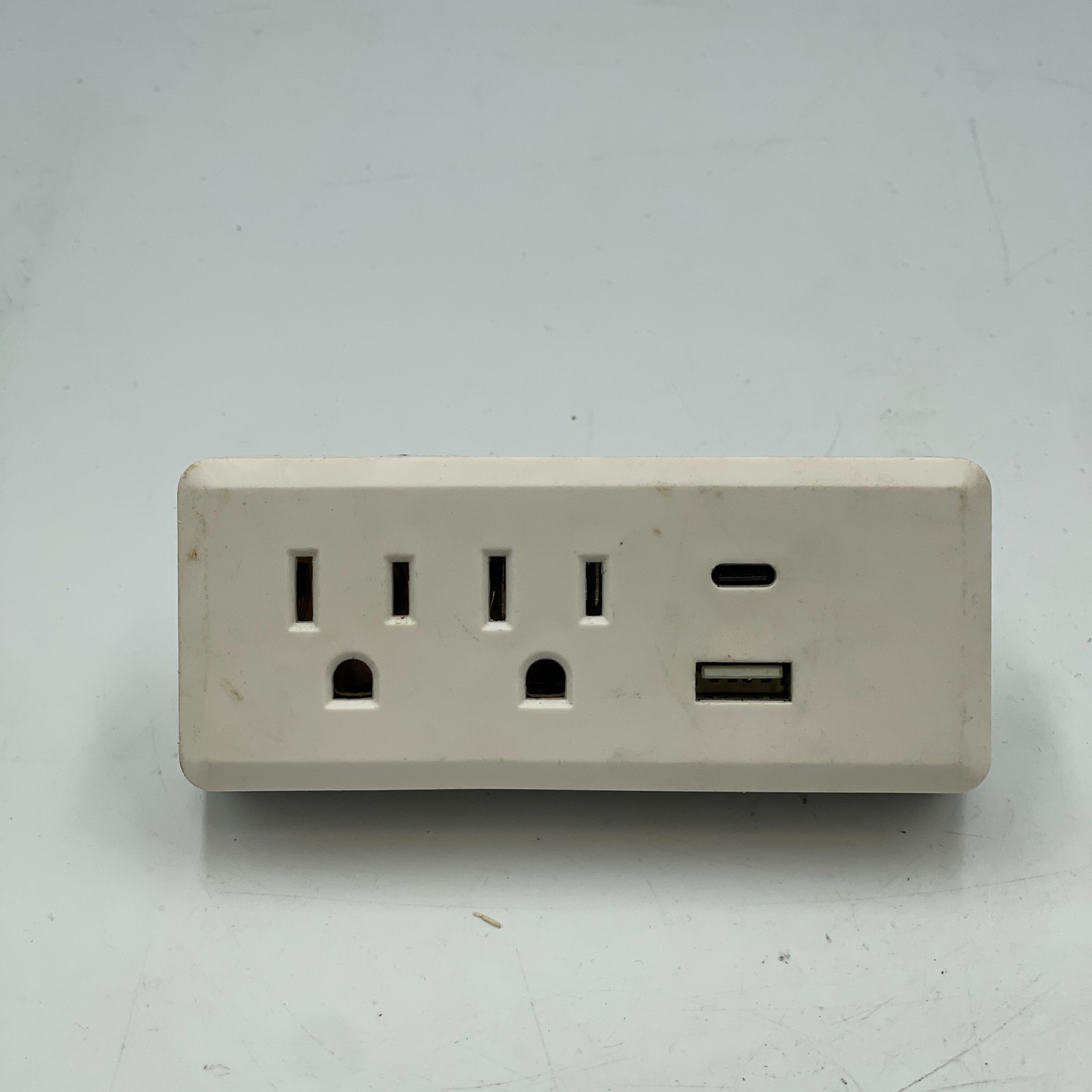 78655 Wall Outlet Extender USB Charger White Wall Mounted 1875 Watts 15 Amp