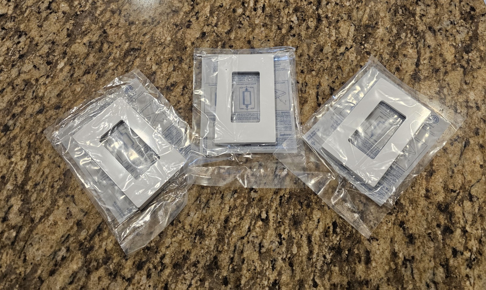 3 Pack-Leviton 022-80301-SW 1-Gang Decora Plus Screwless Wallplate Snap-On White